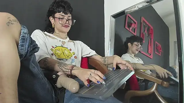 Snapshot of trinitty chatting on 12/03/24, 04:28 trinitty online show from 12/03/24, 04:28