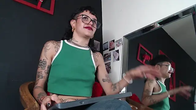 Snapshot of trinitty chatting on 01/28/25, 11:50 trinitty online show from 01/28/25, 11:50