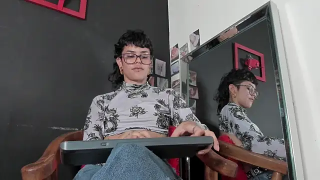 Snapshot of trinitty chatting on 02/26/25, 08:22 trinitty online show from 02/26/25, 08:22