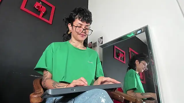 Snapshot of trinitty chatting on 03/10/25, 05:07 trinitty online show from 03/10/25, 05:07