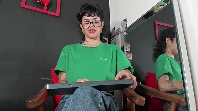 Snapshot of trinitty chatting on 03/20/25, 06:42 trinitty online show from 03/20/25, 06:42