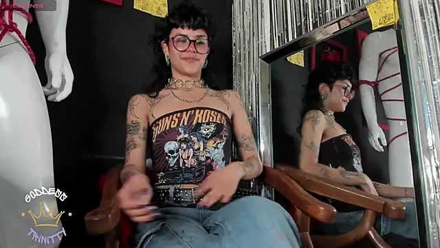 Snapshot of trinitty chatting on 10/09/25, 04:05 trinitty online show from 10/09/25, 04:05