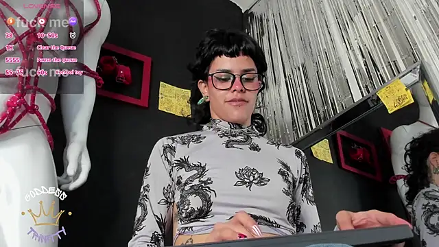 Snapshot of trinitty chatting on 10/21/25, 02:07 trinitty online show from 10/21/25, 02:07