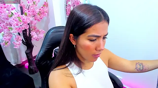 KAROLIVONNE online show from 07/15/26, 03:28