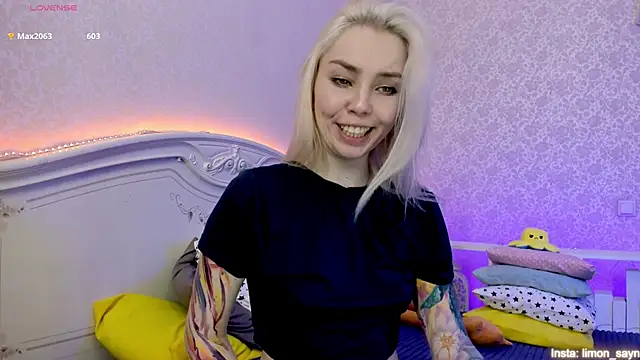 LillyMoure  online show from 01/19/25, 02:47