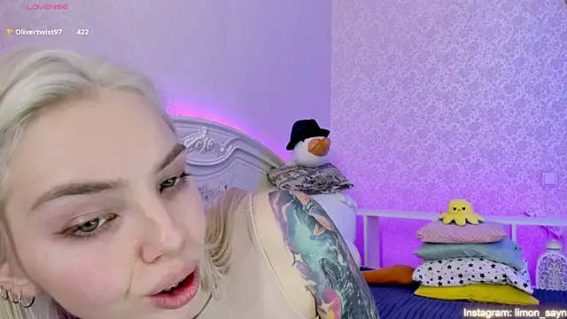 LillyMoure  online show from 02/19/25, 04:34