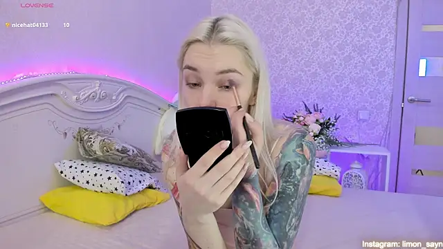 LillyMoure  online show from 03/09/25, 12:00