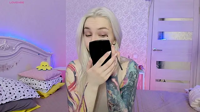 LillyMoure  online show from 03/22/25, 12:17