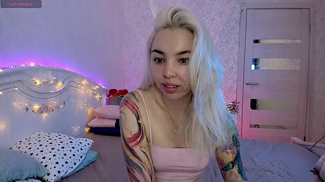 LillyMoure  online show from 09/29/25, 11:20