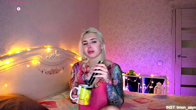 LillyMoure  online show from 02/26/26, 11:04