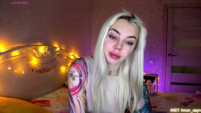 LillyMoure  online show from 03/16/26, 11:09