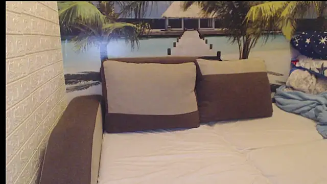 Snapshot of Queen__Natasha chatting on 09/17/25, 09:05 Queen Natasha online show from 09/17/25, 09:05