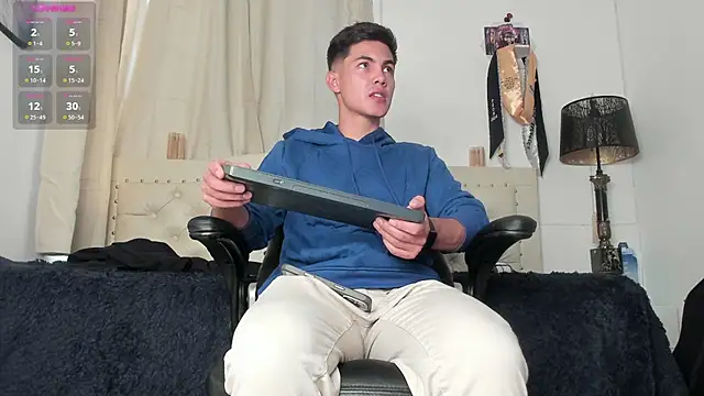 Snapshot of Adams_ricci chatting on 01/25/25, 10:28 Adams ricci online show from 01/25/25, 10:28