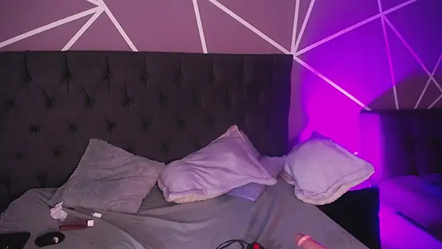 Miss Loise online show from 03/18/25, 06:59