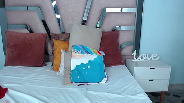 sophia hadid online show from 03/17/25, 11:11