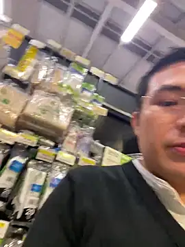 Snapshot of andrewmhilton_ chatting on 02/27/25, 12:10 andrewmhilton online show from 02/27/25, 12:10