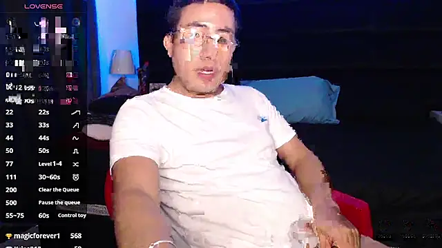 Snapshot of andrewmhilton_ chatting on 03/09/25, 11:25 andrewmhilton online show from 03/09/25, 11:25