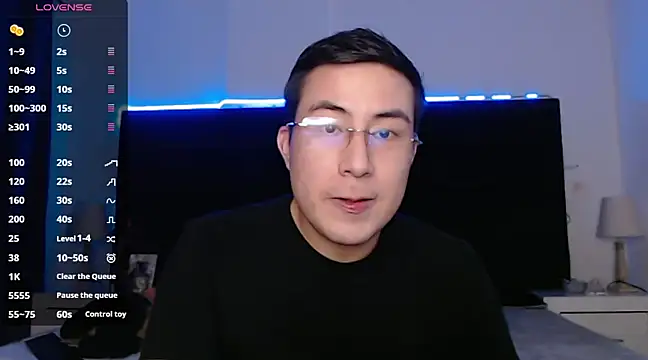 Snapshot of andrewmhilton_ chatting on 03/15/25, 04:35 andrewmhilton online show from 03/15/25, 04:35