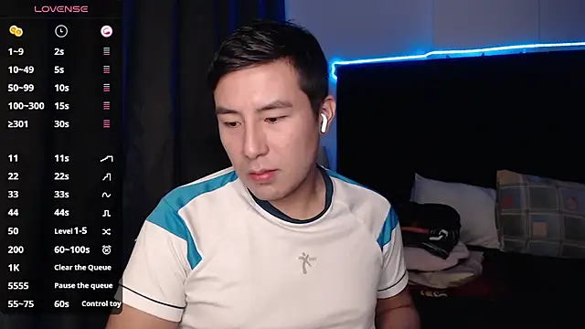 Snapshot of andrewmhilton_ chatting on 09/16/25, 05:19 andrewmhilton online show from 09/16/25, 05:19