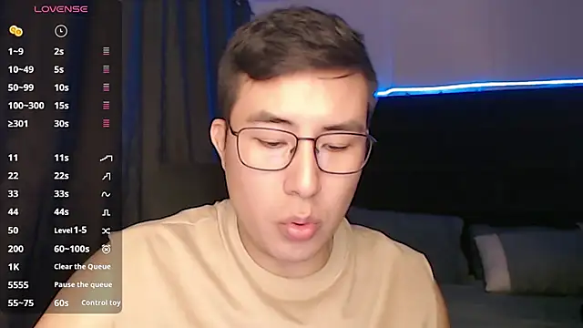 Snapshot of andrewmhilton_ chatting on 09/28/25, 06:19 andrewmhilton online show from 09/28/25, 06:19