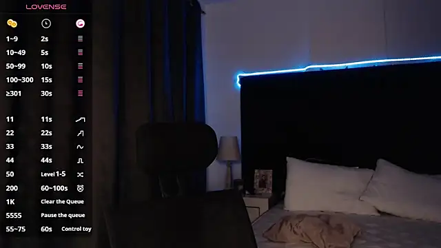 Snapshot of andrewmhilton_ chatting on 10/04/25, 06:00 andrewmhilton online show from 10/04/25, 06:00