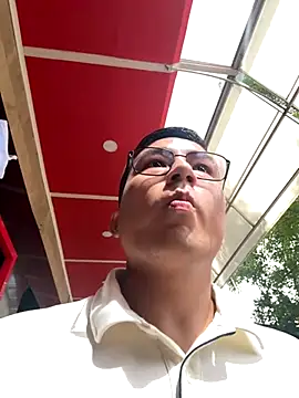 Snapshot of andrewmhilton_ chatting on 10/08/25, 06:38 andrewmhilton online show from 10/08/25, 06:38