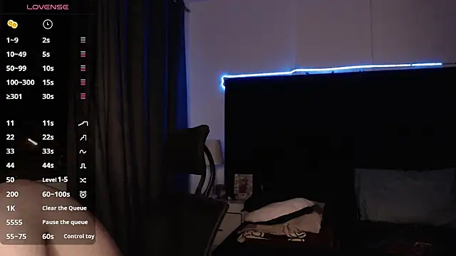 Snapshot of andrewmhilton_ chatting on 10/12/25, 06:23 andrewmhilton online show from 10/12/25, 06:23