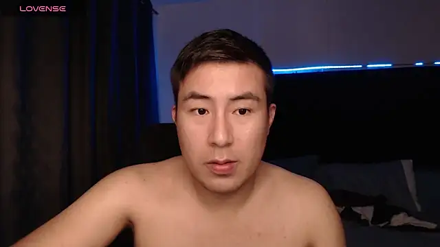 Snapshot of andrewmhilton_ chatting on 10/25/25, 08:00 andrewmhilton online show from 10/25/25, 08:00