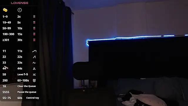 Snapshot of andrewmhilton_ chatting on 10/26/25, 06:08 andrewmhilton online show from 10/26/25, 06:08