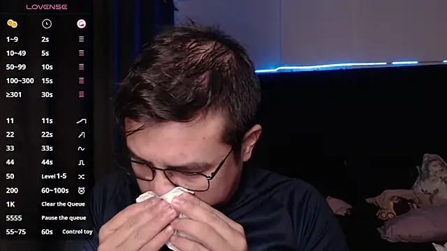 Snapshot of andrewmhilton_ chatting on 11/08/25, 06:24 andrewmhilton online show from 11/08/25, 06:24