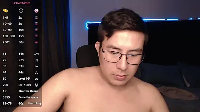 Snapshot of andrewmhilton_ chatting on 11/11/25, 07:19 andrewmhilton online show from 11/11/25, 07:19