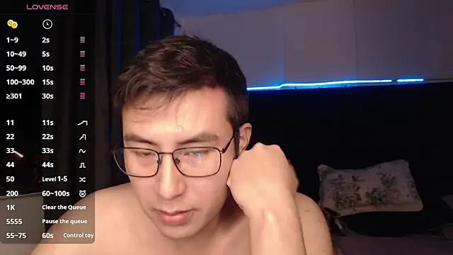 Snapshot of andrewmhilton_ chatting on 11/20/25, 04:23 andrewmhilton online show from 11/20/25, 04:23