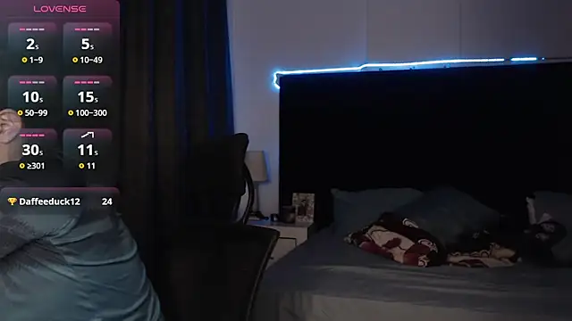 Snapshot of andrewmhilton_ chatting on 11/29/25, 05:32 andrewmhilton online show from 11/29/25, 05:32