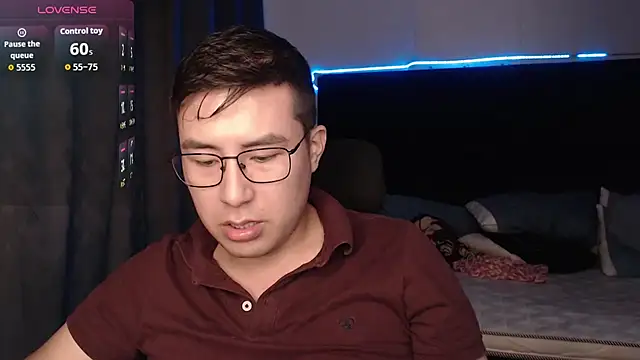 andrewmhilton  online show from 12/05/25, 02:31