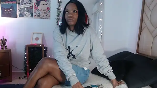 Snapshot of Kenya_Agu chatting on 12/15/24, 11:12 Kenya Agu online show from 12/15/24, 11:12