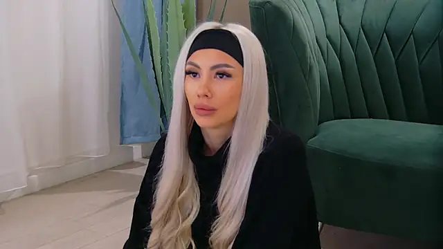 Snapshot of Bailey_Rush chatting on 11/14/25, 04:49 Bailey Rush online show from 11/14/25, 04:49