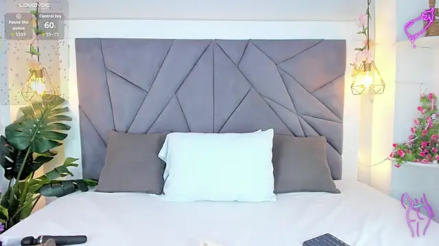 KiarhaTrixie online show from 10/12/25, 11:31