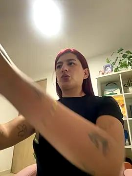 Snapshot of ari_artis chatting on 11/22/25, 07:29 ari artis online show from 11/22/25, 07:29