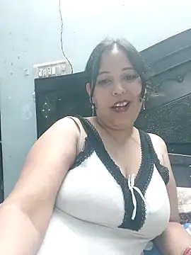 Snapshot of Poojabhabi101 chatting on 05/04/26, 05:31 Poojabhabi101 online show from 05/04/26, 05:31
