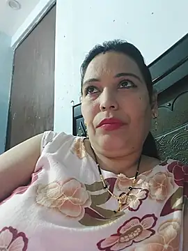 Snapshot of Poojabhabi101 chatting on 06/12/26, 06:34 Poojabhabi101 online show from 06/12/26, 06:34
