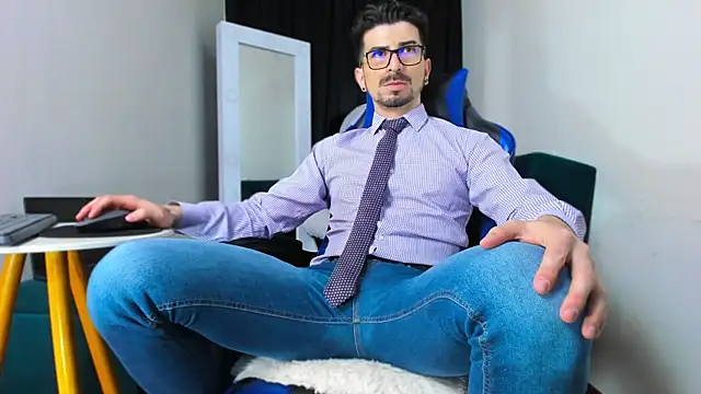 Snapshot of LiamCossio_ chatting on 01/11/25, 10:51 LiamCossio online show from 01/11/25, 10:51