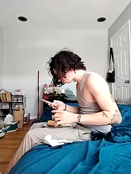 LiverandBrat77 online show from 02/04/25, 04:08