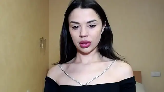 Snapshot of Mika_Gold chatting on 02/19/25, 11:38 Mika Gold online show from 02/19/25, 11:38