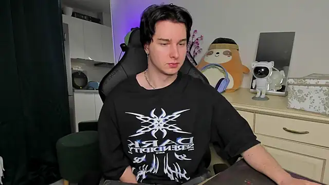 Vincent Strong online show from 05/17/26, 08:23