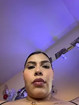 GigiiStone online show from 12/17/25, 09:54