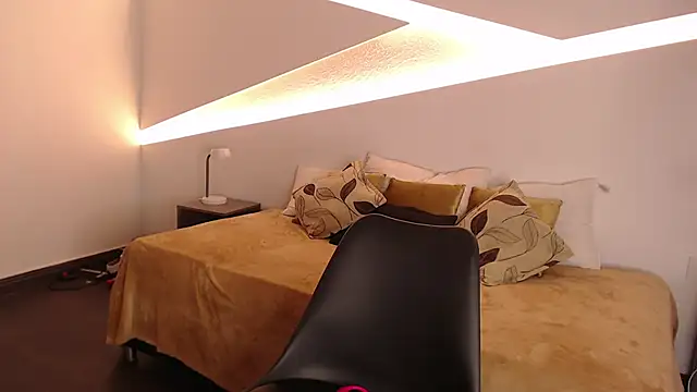 hot little bunny online show from 01/24/25, 08:54