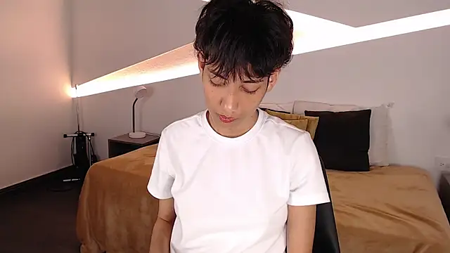 hot little bunny online show from 02/03/25, 12:36