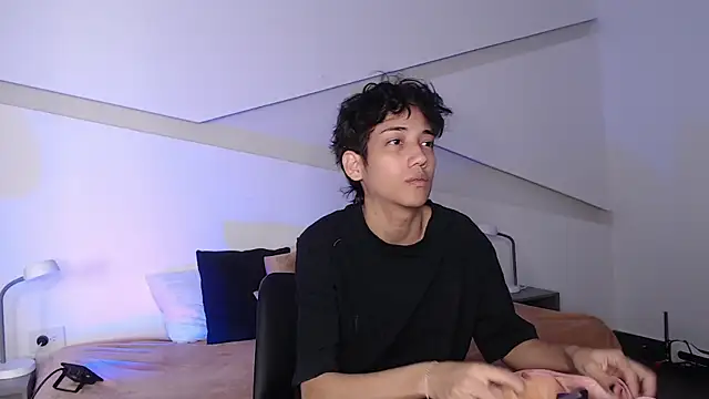 hot little bunny online show from 03/06/25, 08:37