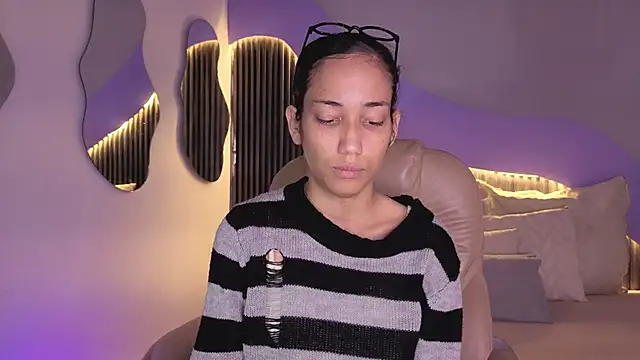 hot little bunny online show from 02/09/26, 08:46