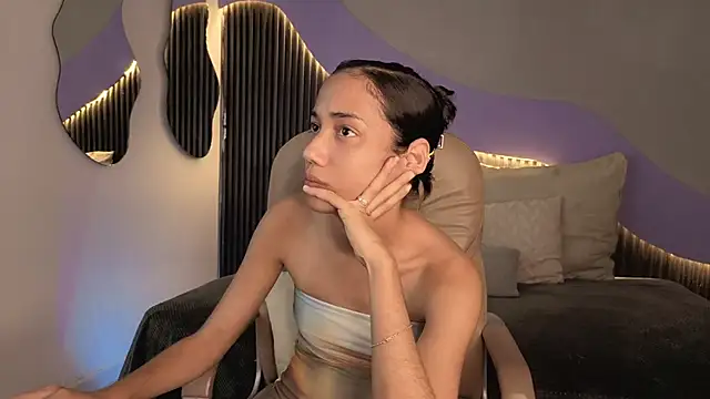 hot little bunny online show from 02/19/26, 09:33